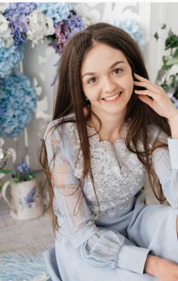 Profile picture for user lyudmila. 96